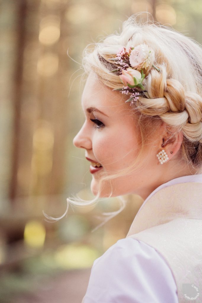 #international #bride #shooting — mit Ina Rudi Make-up Artist, Carito Photography, Astrid Söll Dirndl Couture und FLEUR BLEUE DESIGN by Daniela M. Weise.