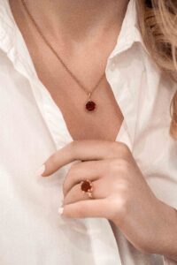 klarikakoly_xen_schmuck_model_rubine